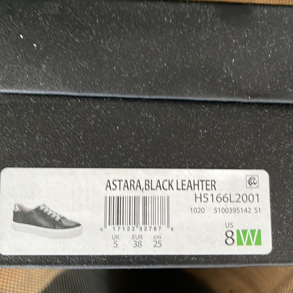 Brand new! Never worn! In the box! Naturalizer 8W - Picture 5 of 5